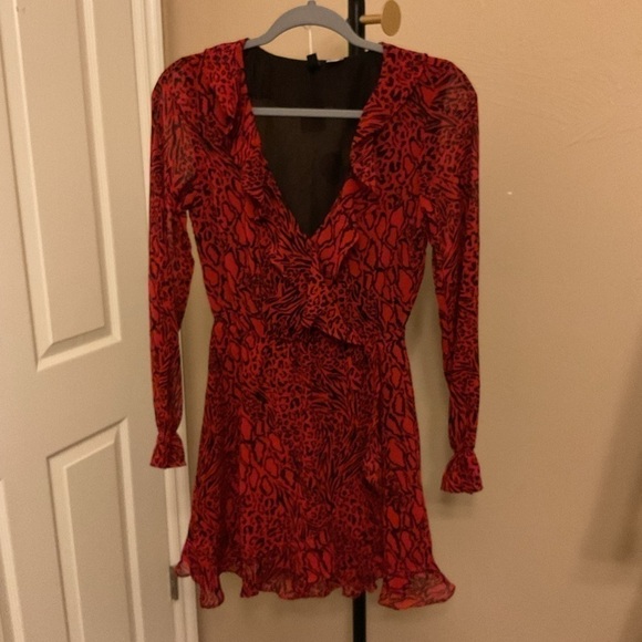 H&M Fit and flare Mini dress with long sleeves and ruffles. Size. 2 - Picture 1 of 8